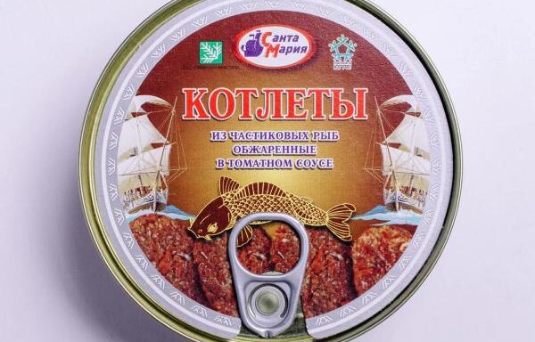 Котлеты из пресноводных (частиковых) рыб обжаренные в томатном соусе