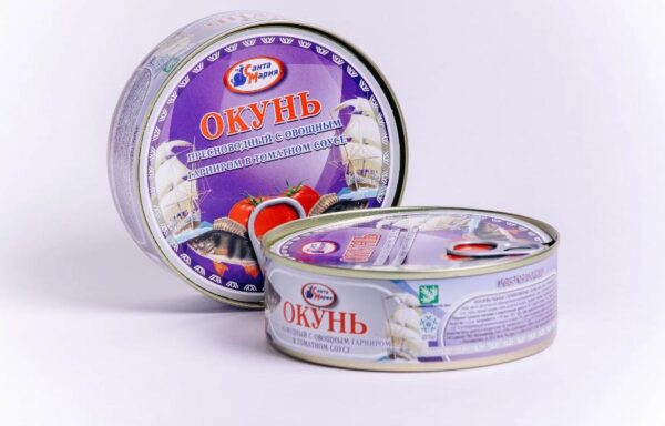 Окунь пресноводный с овощным гарниром в томатном соусе